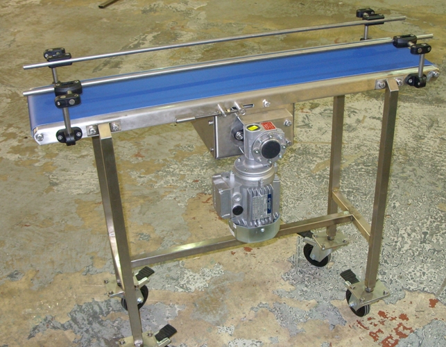 portable conveyor on castors